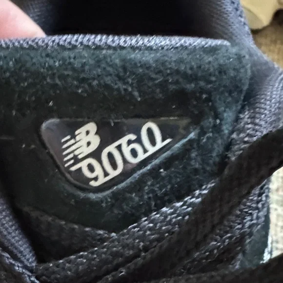 New Balance Black and White Men’s Sneakers NB 9060 - Picture 4 of 5